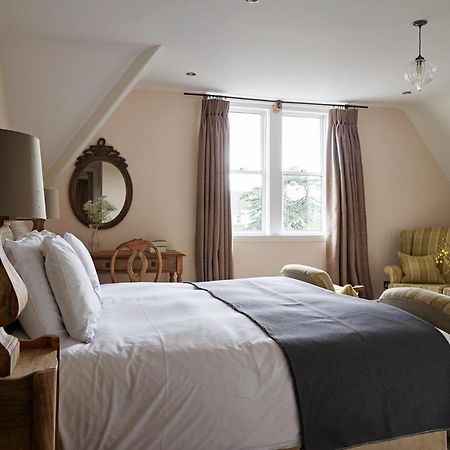 Bed and Breakfast Cotswold Grange Cheltenham Exteriér fotografie A bedroom at The Pig