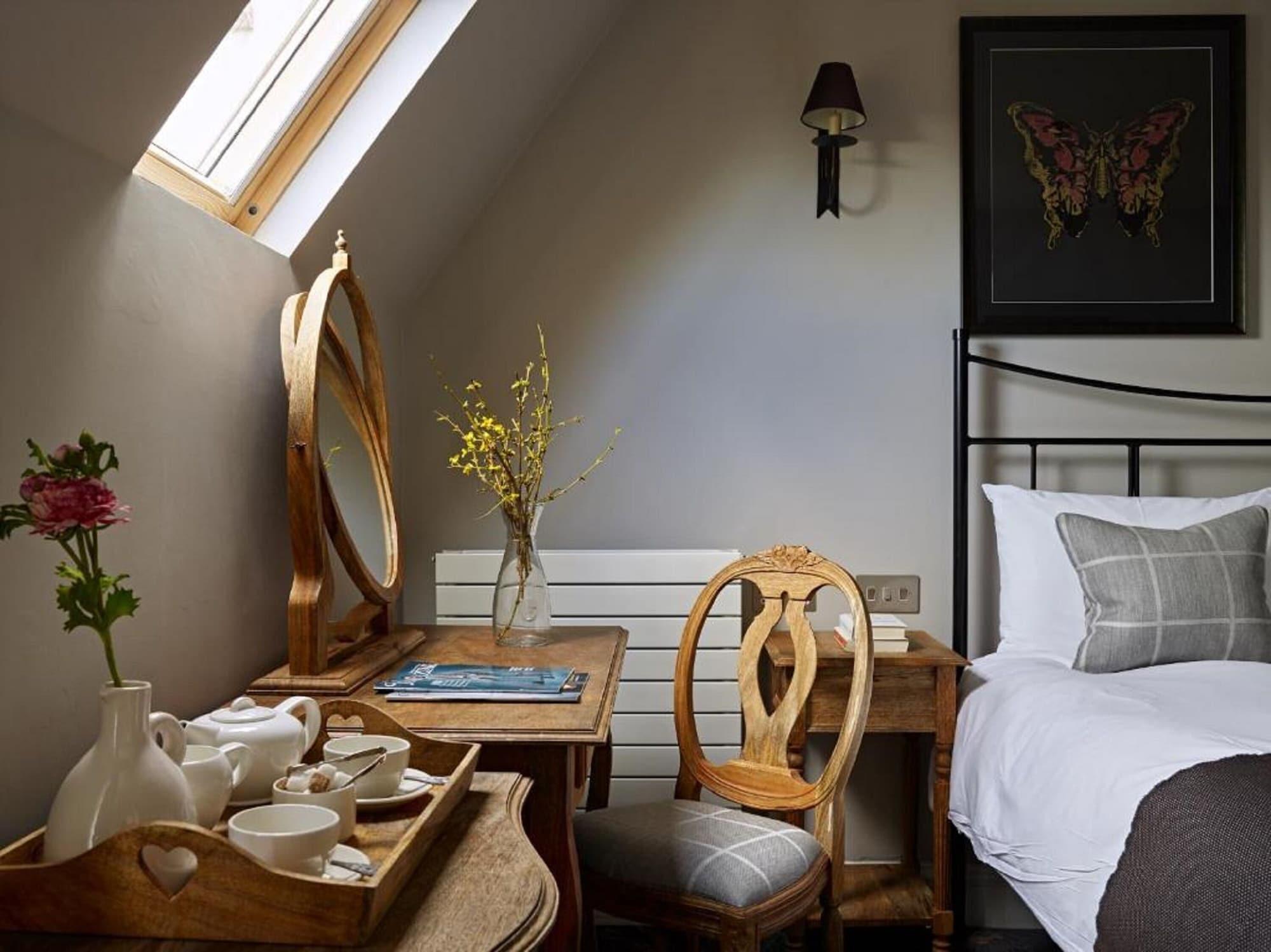 Bed and Breakfast Cotswold Grange Cheltenham Exteriér fotografie A room at The Old Inn