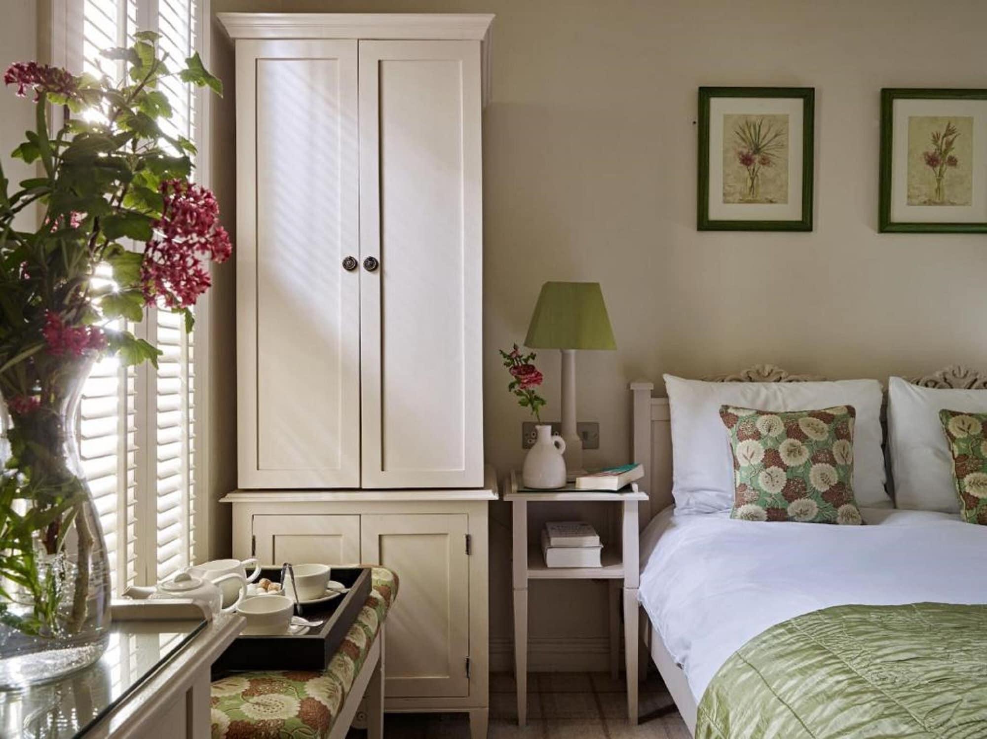 Bed and Breakfast Cotswold Grange Cheltenham Exteriér fotografie A bedroom