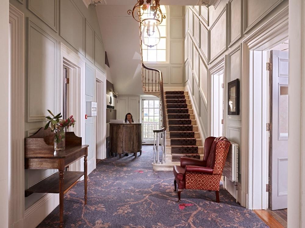 Bed and Breakfast Cotswold Grange Cheltenham Exteriér fotografie The interior of the hotel