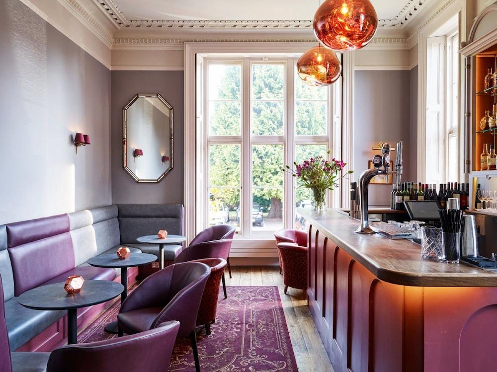Bed and Breakfast Cotswold Grange Cheltenham Exteriér fotografie The bar at the 2018 refurbishment
