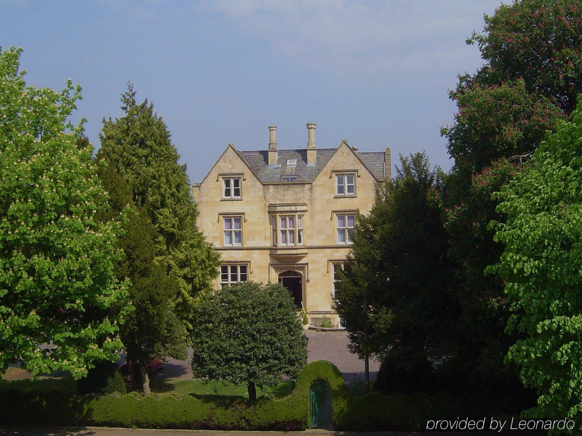 Bed and Breakfast Cotswold Grange Cheltenham Exteriér fotografie The former school buildings