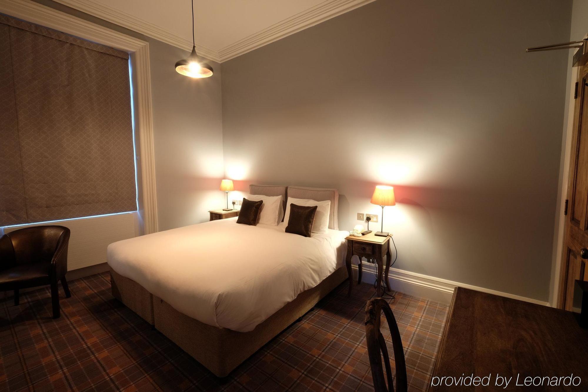 Bed and Breakfast Cotswold Grange Cheltenham Exteriér fotografie A room at the hotel