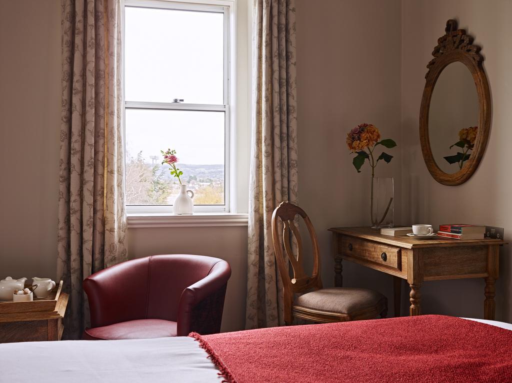 Bed and Breakfast Cotswold Grange Cheltenham Exteriér fotografie A bedroom at the hotel