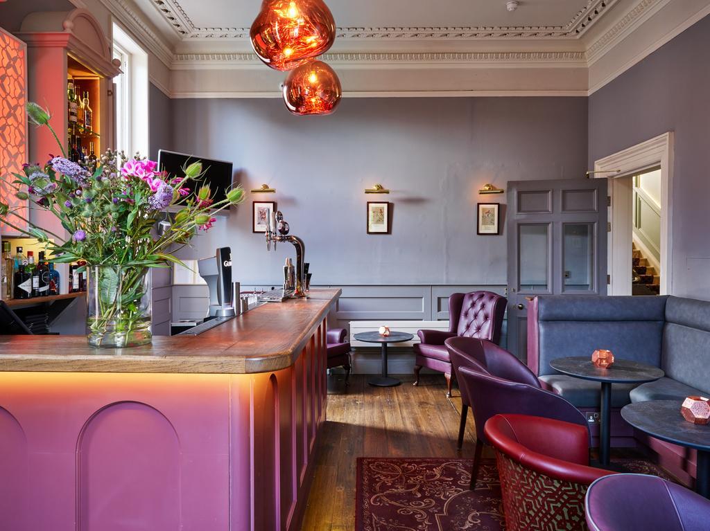 Bed and Breakfast Cotswold Grange Cheltenham Exteriér fotografie The bar at the hotel