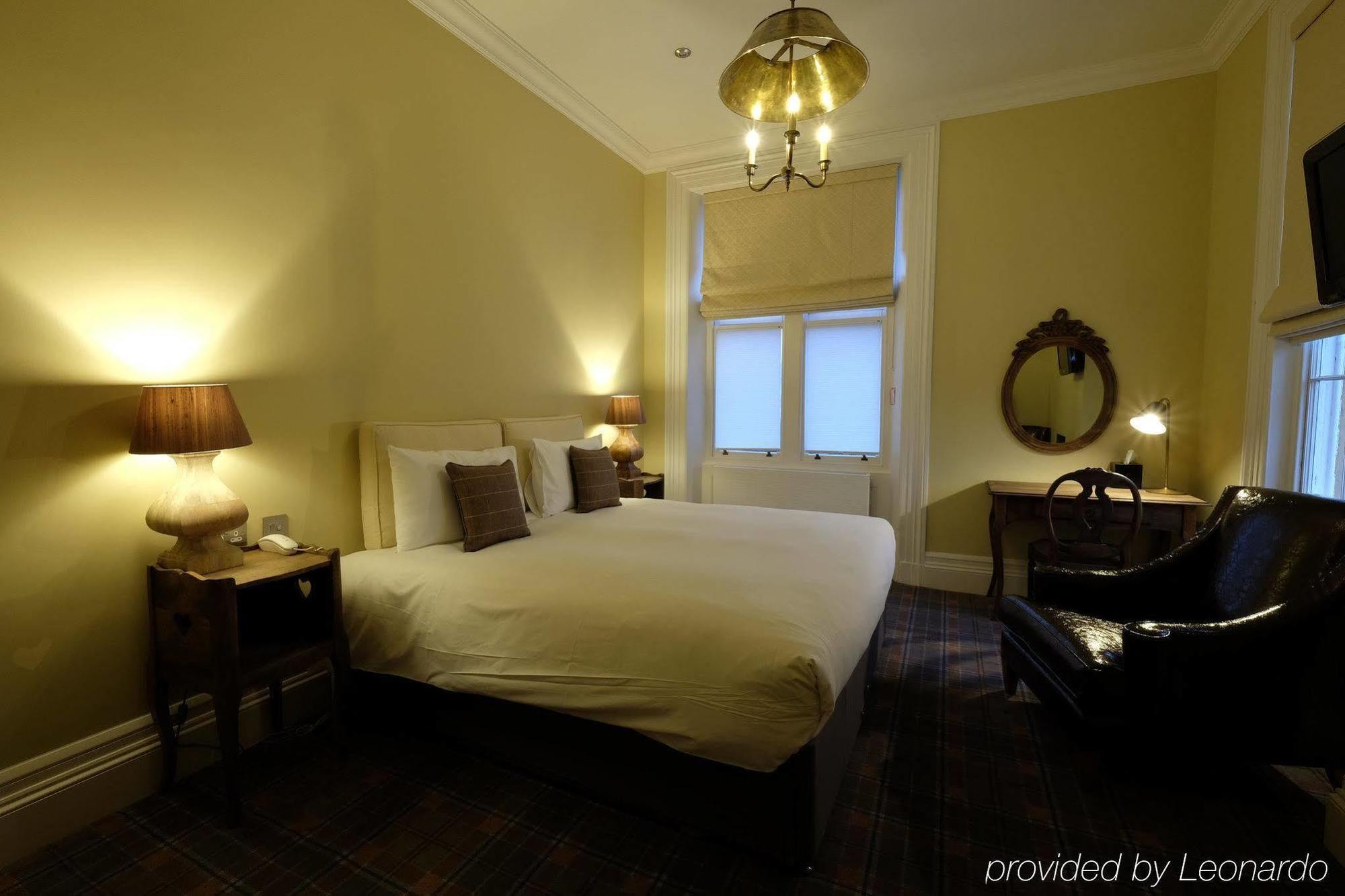 Bed and Breakfast Cotswold Grange Cheltenham Exteriér fotografie A room at the hotel