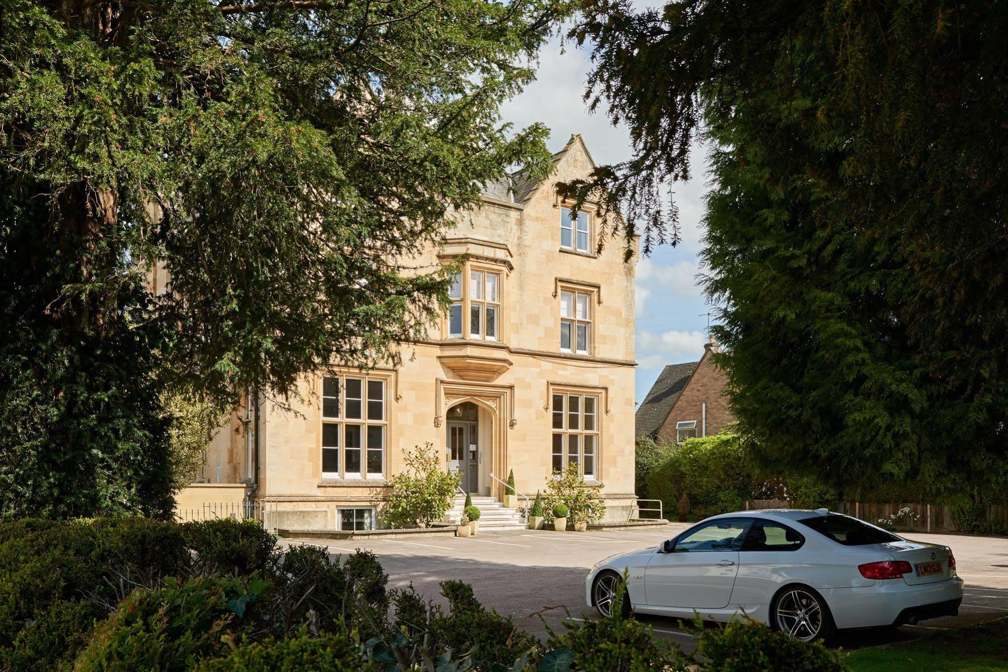 Bed and Breakfast Cotswold Grange Cheltenham Exteriér fotografie The former school house